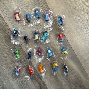 20 Slugterra Miniature Figurines Set
